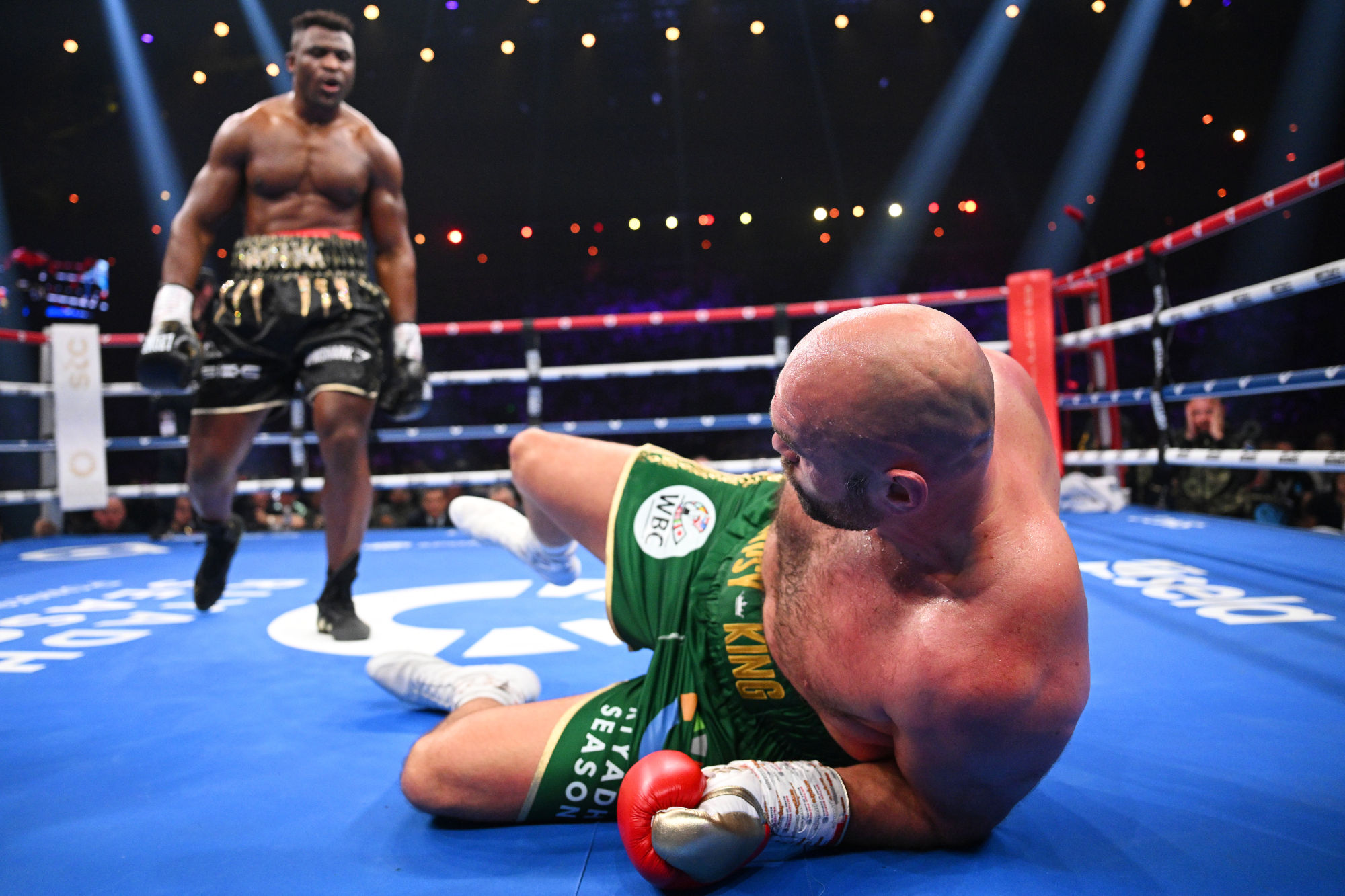 Fury "vince" per split decision, ma Ngannou conquista il mondo del pugilato