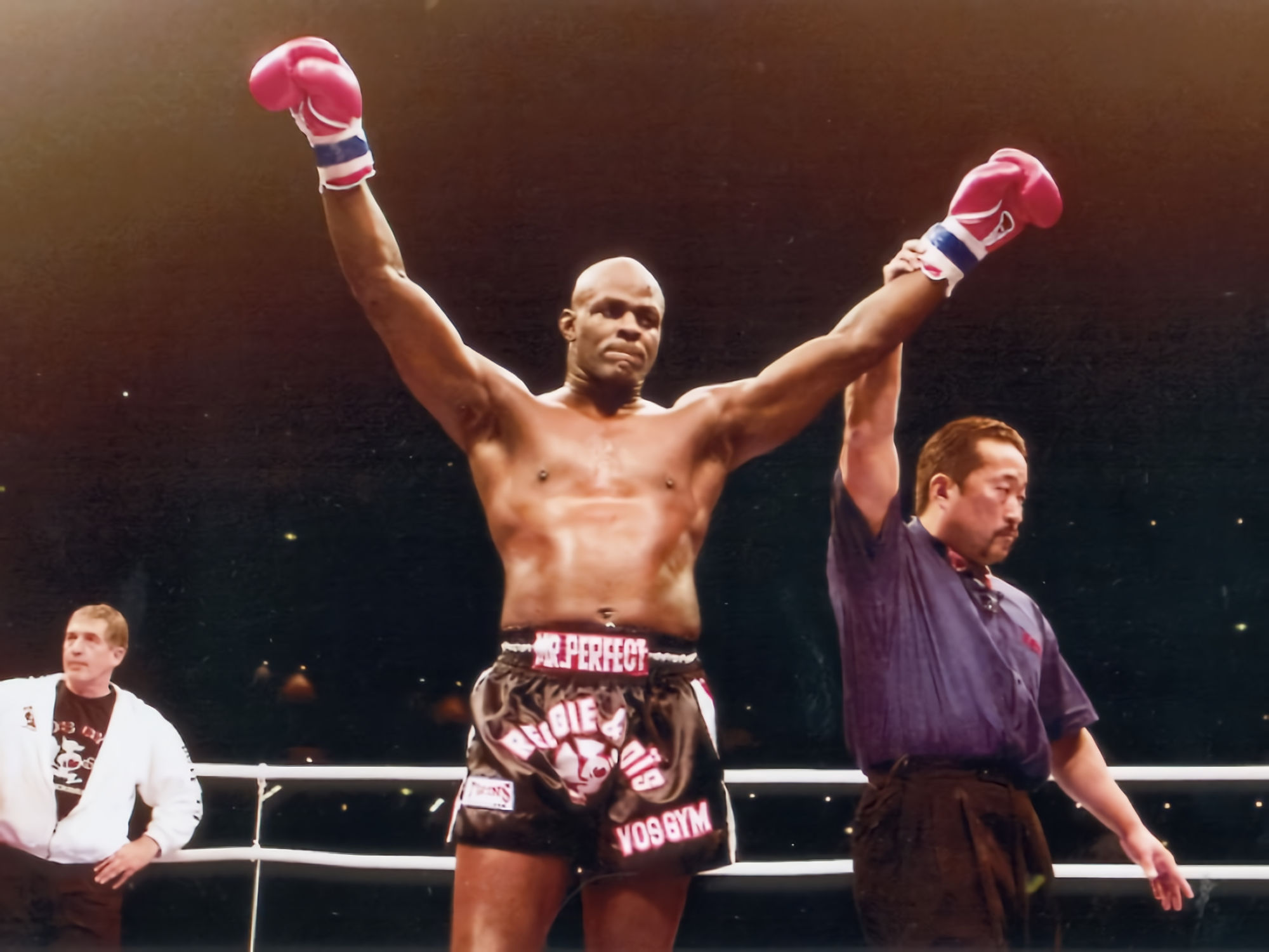 Ernesto Hoost, leggenda della kickboxing, torna sul ring a 58 anni
